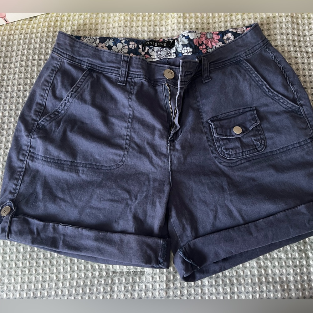 One 5 One  O5O Women's Navy Cargo Shorts Size 8